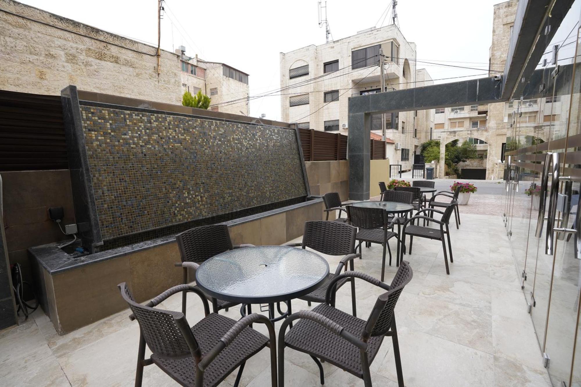 Naylover Hotel Suites Amman Buitenkant foto