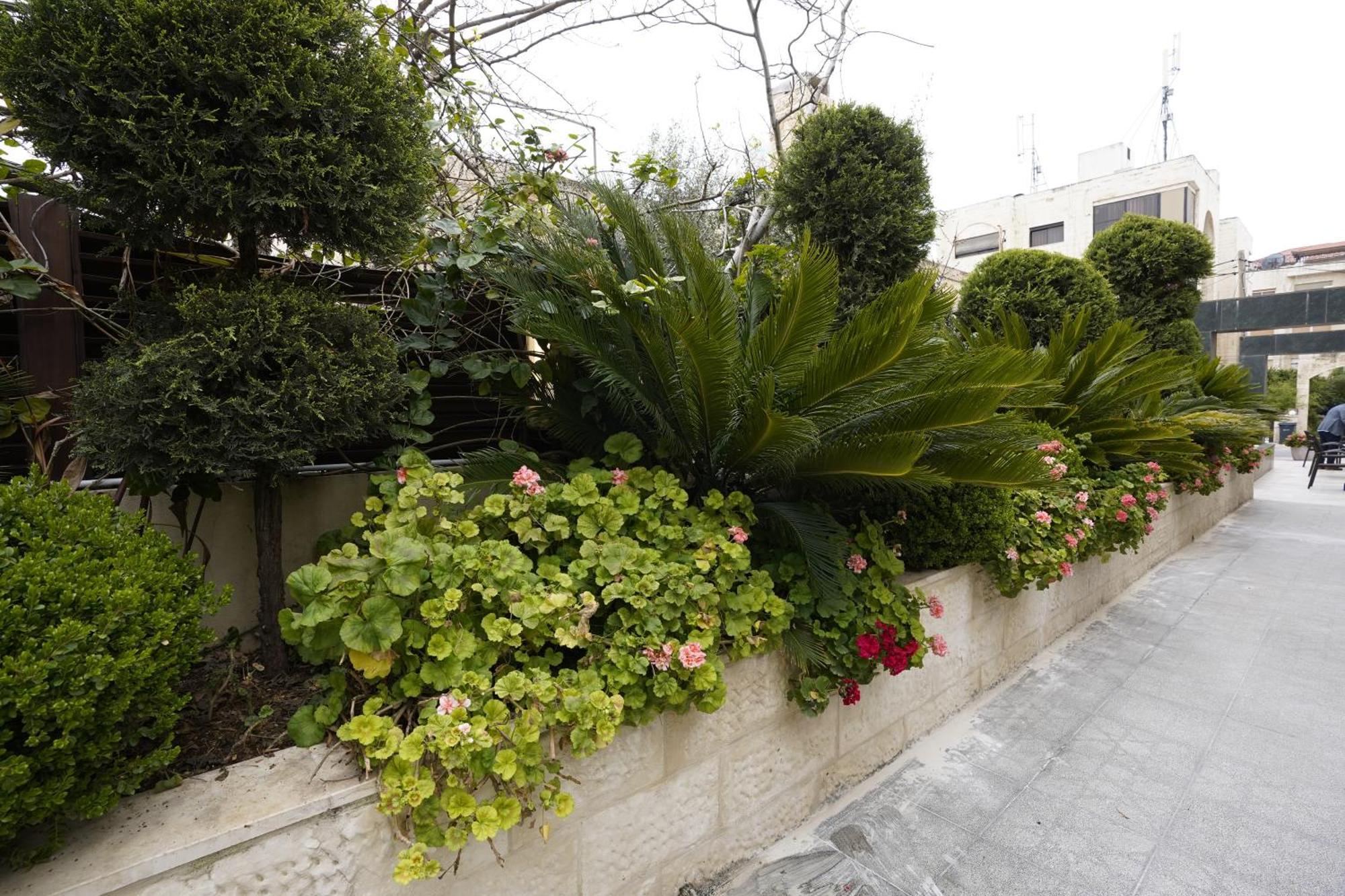 Naylover Hotel Suites Amman Buitenkant foto