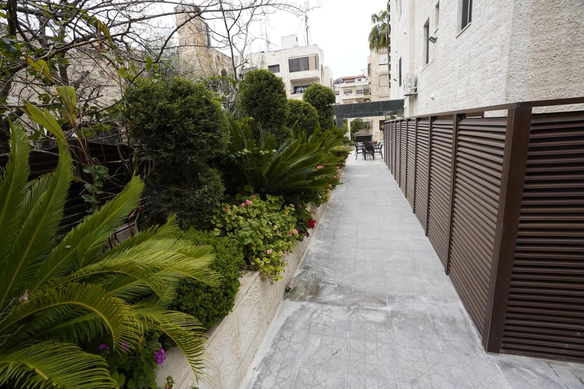 Naylover Hotel Suites Amman Buitenkant foto