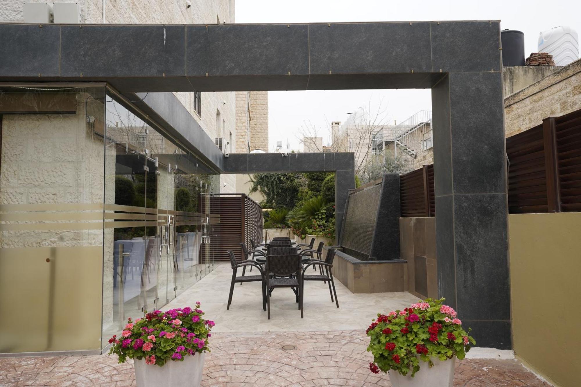 Naylover Hotel Suites Amman Buitenkant foto