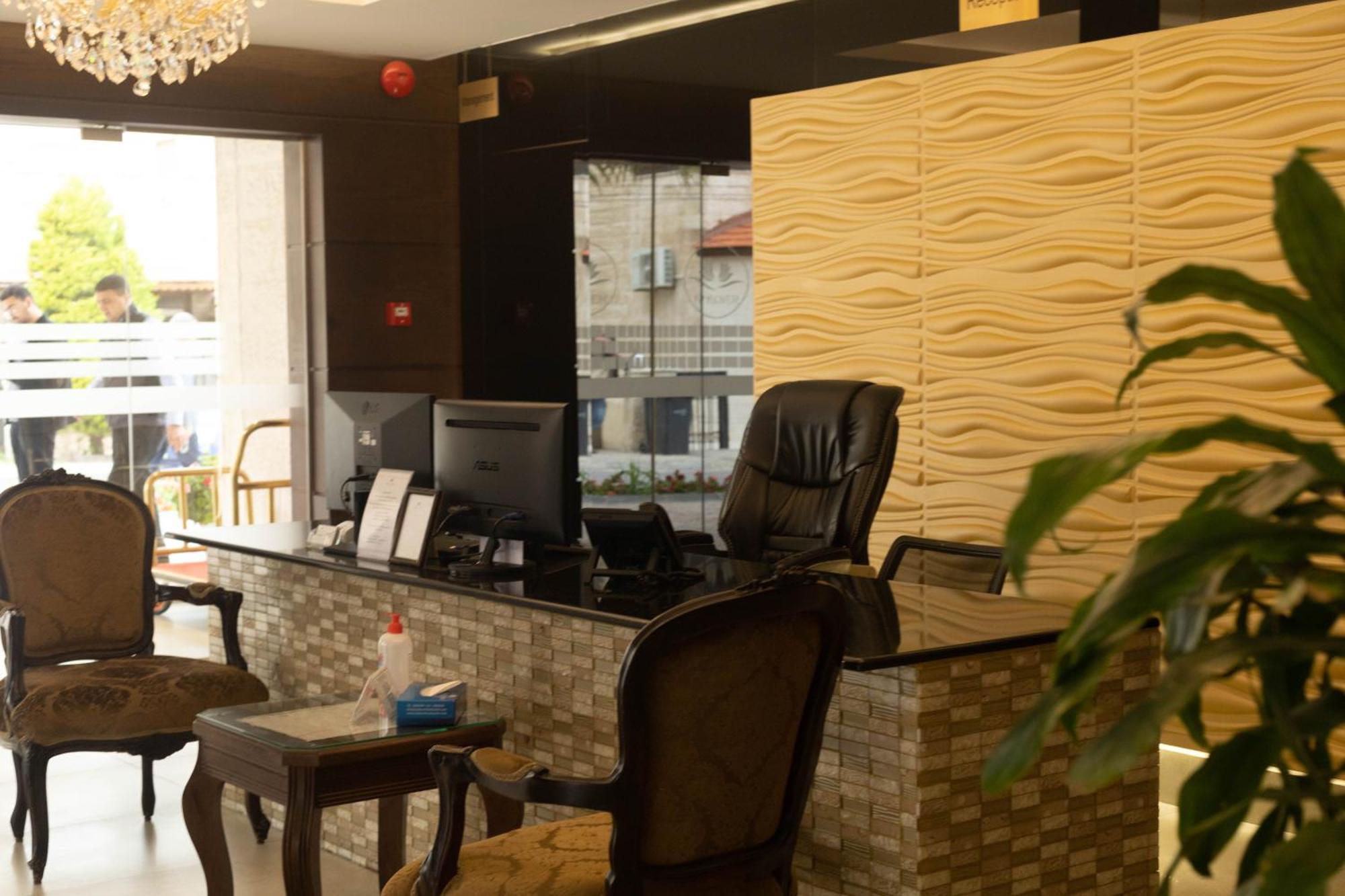 Naylover Hotel Suites Amman Buitenkant foto