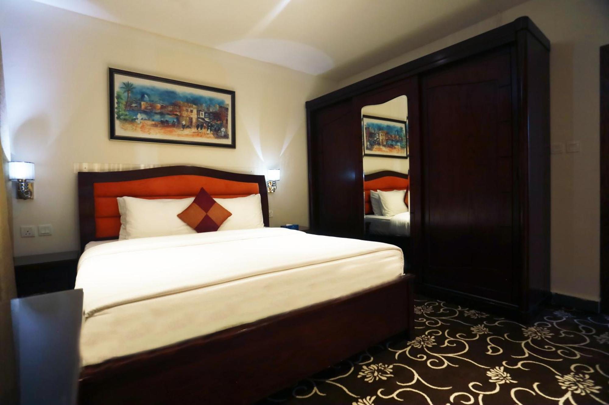 Naylover Hotel Suites Amman Buitenkant foto