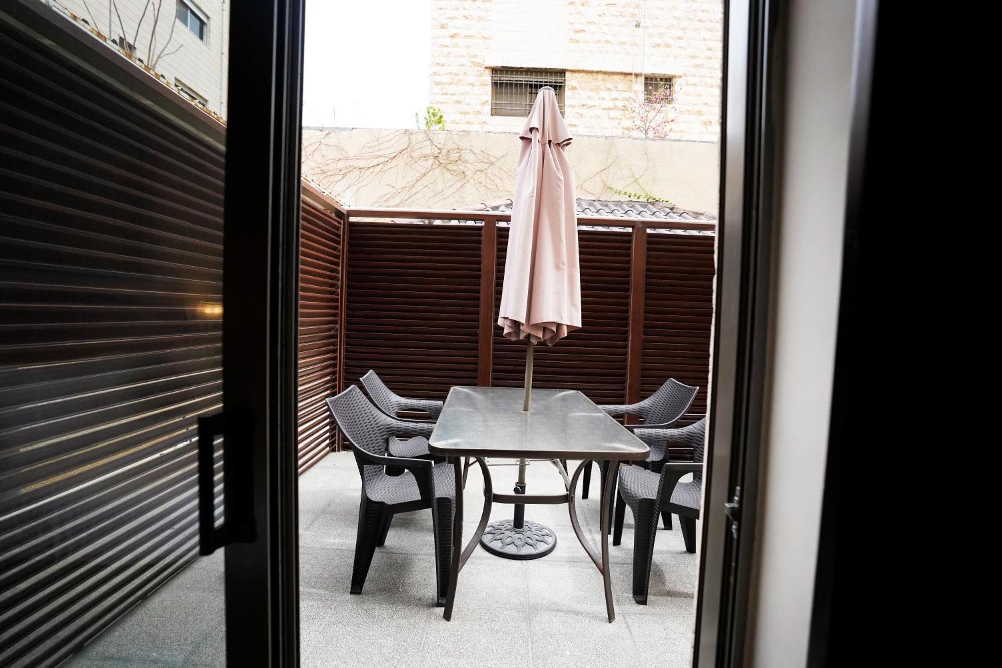Naylover Hotel Suites Amman Buitenkant foto